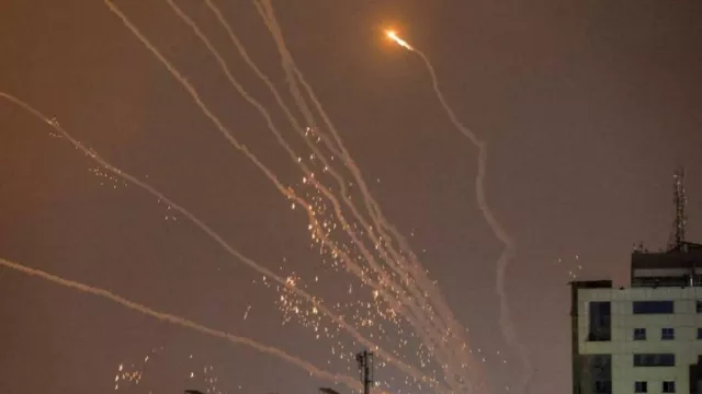 Militer Israel Hujani Gaza dengan Rudal, Dibalas Seratusan Roket - GenPI.co