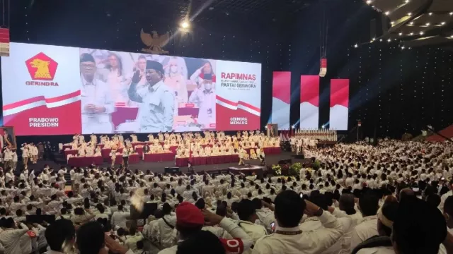 Prabowo Subianto Mendadak Goda Titiek Soeharto di Sentul - GenPI.co