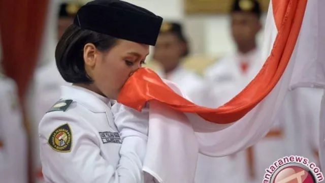 3 Fakta Bendera Pusaka Merah Putih, Kain Pemberian Perwira Jepang - GenPI.co