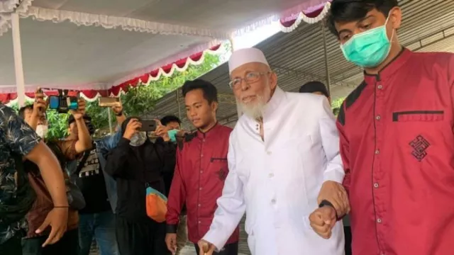 Abu Bakar Ba'asyir Ikut Upacara HUT RI di Ponpes Ngruki - GenPI.co