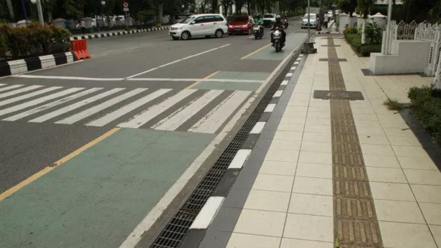 Polisi Tidur Dicat Mirip Zebra Cross di Sunter, Korban Berjatuhan - GenPI.co