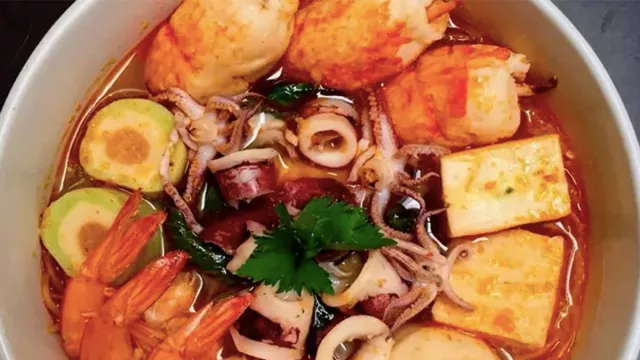 Resep Tom Yum Seafood Ala Rumahan, Cara Bikinnya Ternyata Mudah! - GenPI.co