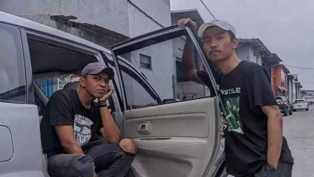 Bangun Bengkel dan Warung Kopi, Pemuda Ini Sukses Raup Omzet Jutaan Rupiah - GenPI.co
