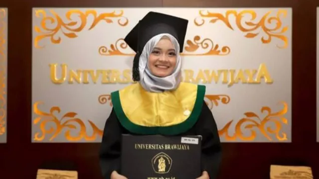 Calista Wisudawan Termuda Fakultas Kedokteran UB, Usia 18 Tahun, IPK 3,64 - GenPI.co