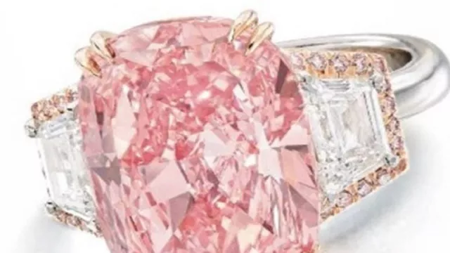 Berlian Merah Muda Langka Terjual Kepada Pembeli Misterius, Harganya Bikin Lemas - GenPI.co