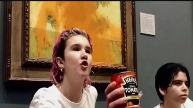 OMG! Aktivis Lingkungan Nekat Menyiramkan Sup Tomat ke Lukisan Van Gogh - GenPI.co