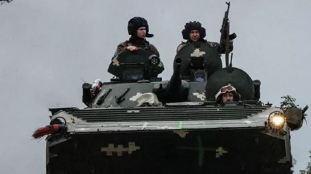 Menteri Pertahanan Prancis Sebut Bakal Kirim Ratusan Kendaraan Lapis Baja ke Ukraina - GenPI.co