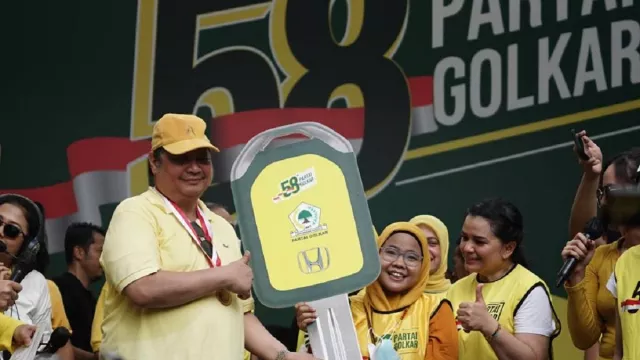 Penerima Grand Prize Mobil Berharap Golkar Menang dan Airlangga Presiden - GenPI.co Penerima Grand Prize Mobil Berharap Golkar Menang dan Airlangga Presiden - GenPI.co