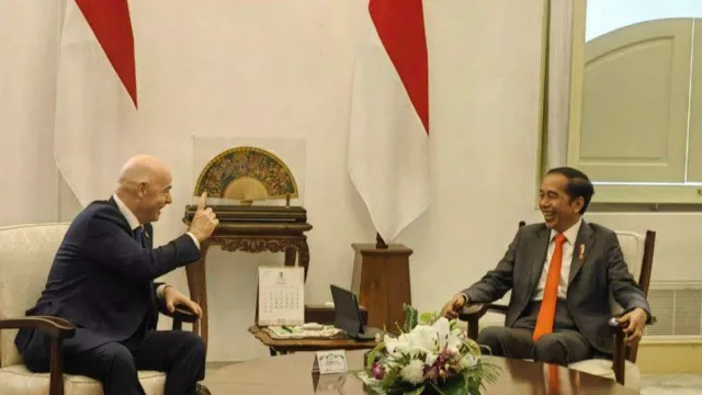 Jokowi Tak Ungkit Rekomendasi TGIPF ke FIFA, Ketum PSSI Iwan Bule Aman? - GenPI.co Jokowi Tak Ungkit Rekomendasi TGIPF ke FIFA, Ketum PSSI Iwan Bule Aman? - GenPI.co