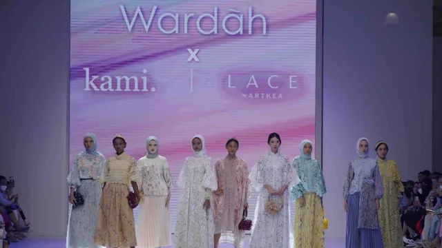 Manisnya Koleksi 5 Desainer Modest X Wardah di JFW 2023, Hijabers Wajib Tahu! - GenPI.co
