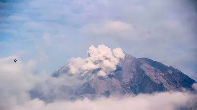 Gunung Semeru Erupsi, Awan Panas Hingga 7 Kilometer - GenPI.co