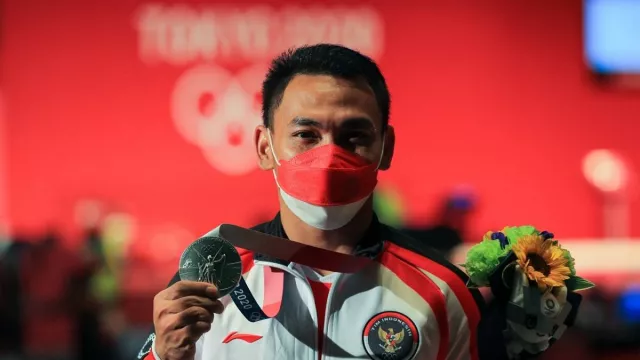 Sabet 3 Medali di Kejuaraan Dunia Angkat Besi, Eko Yuli Mengaku Belum Puas - GenPI.co