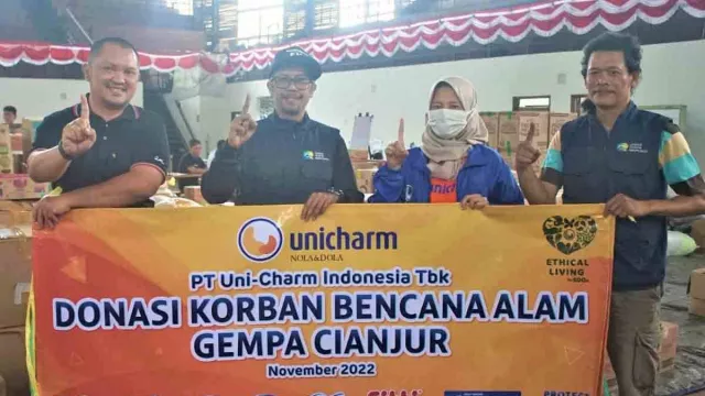 Ringankan Beban, Uni-Charm Indonesia Bantu Korban Gempa Cianjur - GenPI.co