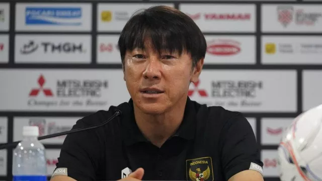 Shin Tae Yong Beber Alasan Baru Memasukkan 3 Pemain saat Injury Time Lawan Vietnam - GenPI.co