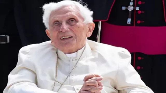 Umat Katolik Sedunia Berduka, Paus Emeritus Benediktus XVI Meninggal Dunia - GenPI.co