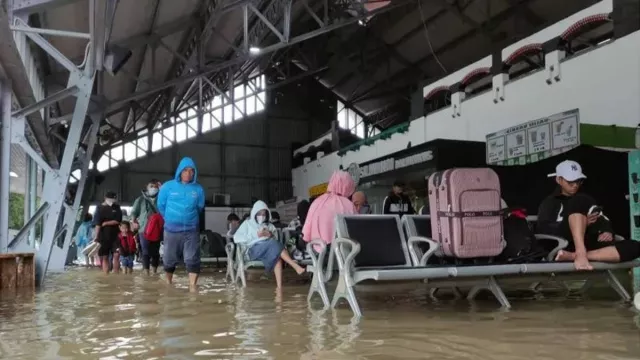 Semarang Banjir, Ganjar Pranowo Minta BMKG Rekayasa Cuaca - GenPI.co