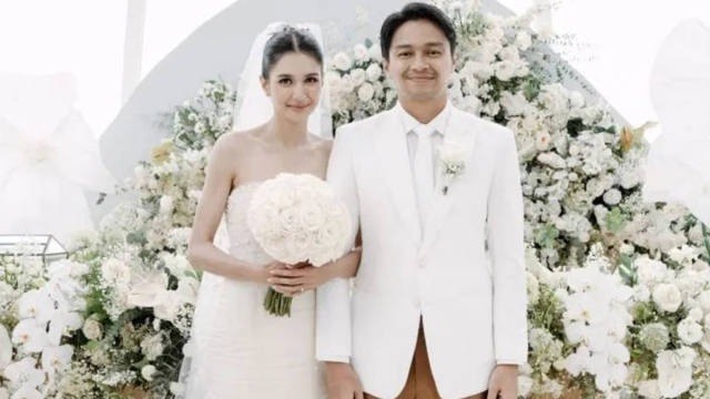 Mikha Tambayong dan Deva Mahenra Selalu Tampil Mesra, Kenali Tanda Pernikahan Bahagia - GenPI.co