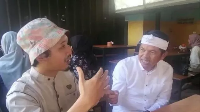 Guru Honorer Dipecat Setelah Kritik Ridwan Kamil Ditawari Jadi Fotografer Dedi Mulyadi - GenPI.co