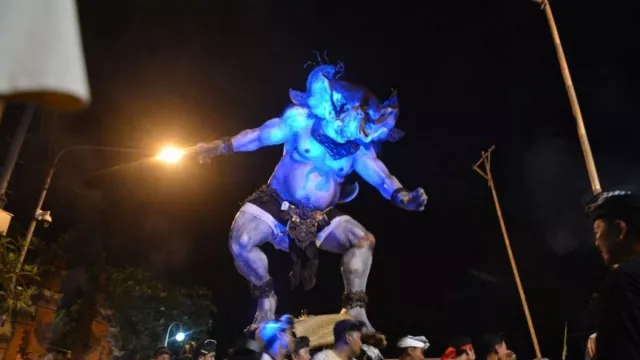 Parade Ogoh-ogoh di Kuta Manjakan Mata Ribuan Wisatawan Mancanegara - GenPI.co