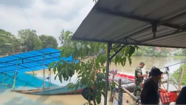Perahu Tambang Terbalik di Surabaya, 1 Penumpang Dilaporkan Hilang - GenPI.co