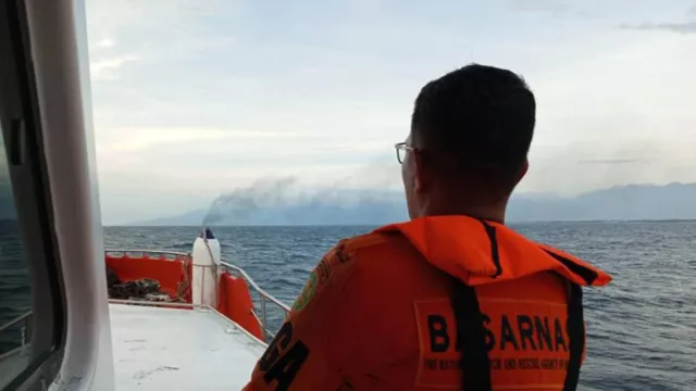Kapal Pengangkut BBM Pertamina Terbakar di Laut Lombok, 3 Orang Hilang - GenPI.co
