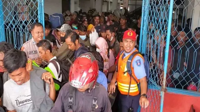 Pelabuhan Sampit Dipadati Pemudik, 532 Orang Bertolak ke Surabaya - GenPI.co