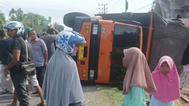 Kecelakaan Mobil Pengangkut Kambing Curian Tabrak Fuso di Pidie Aceh - GenPI.co