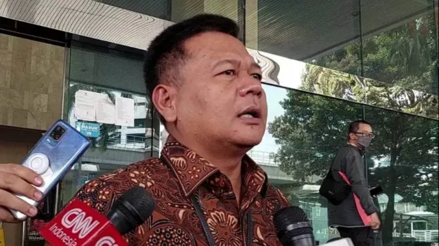 Melawan, Endar Priantoro Laporkan Firli Bahuri ke Dewas KPK - GenPI.co