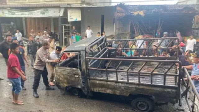 Mobil Pengangkut BBM Ilegal Hangus Terbakar di Lhokseumawe Aceh - GenPI.co