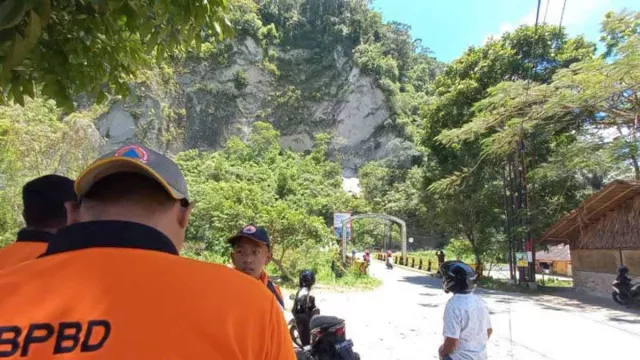Gempa Getarkan Bukittinggi, Berdampak Tebing Ngarai Sianok Longsor - GenPI.co