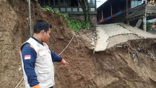 17 Rumah Rusak Akibat Puting Beliung dan Tanah Longsor di Musi Banyuasin - GenPI.co