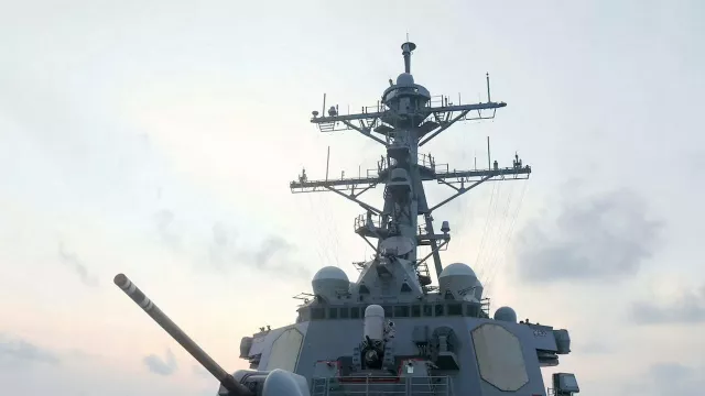 Kapal Perang Perusak Rudal Amerika Serikat Offside, Militer China Berang - GenPI.co
