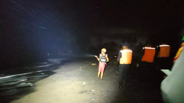 Seorang Warga Rusia Hilang Terseret Ombak di Pantai Saba Gianyar - GenPI.co