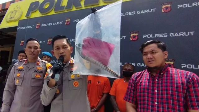 Polisi Tangkap Preman Kampung Dadang Buaya Garut, Seusai Aniaya 2 Warga - GenPI.co