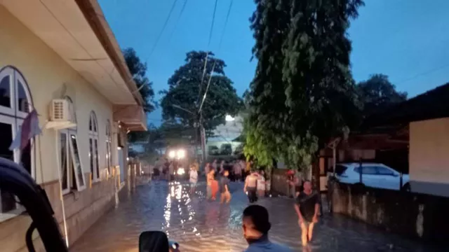Banjir di Lombok Tengah, Sejumlah Warga Terpaksa Mengungsi - GenPI.co