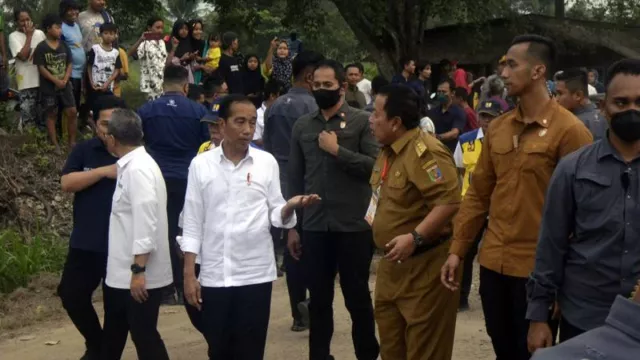 Jalan di Lampung Rusak Parah, Gubernur Arinal Djunaidi Salahkan Pengusaha - GenPI.co