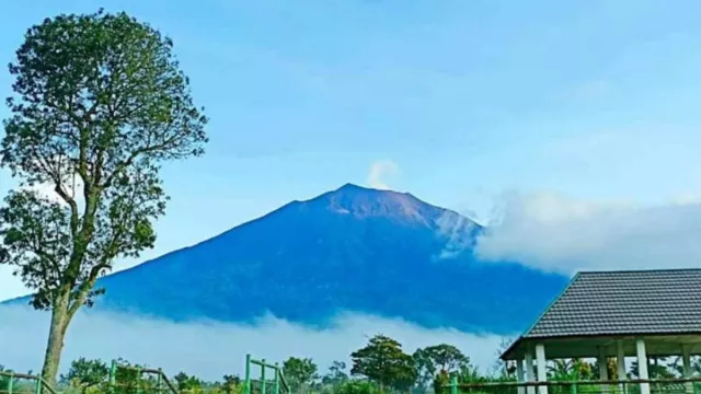 Aktivitas Vulkanik Menurun, Jalur Pendakian Gunung Kerinci Dibuka - GenPI.co