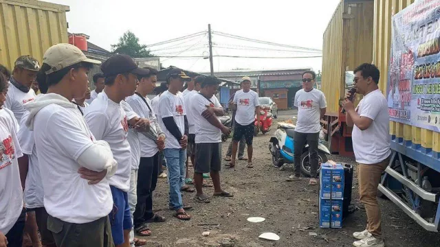 Perkuat Silaturahmi, KST Dukung Ganjar Beri Bantuan ke Sopir Truk Tangerang - GenPI.co
