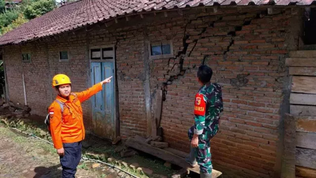 Tanah Retak di Ponorogo Jawa Timur, 13 Rumah Warga Terancam - GenPI.co