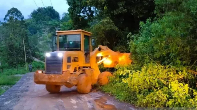 Tanah Longsor di OKU Selatan, Material Sempat Tutup Jalan di Kisam Tinggi - GenPI.co