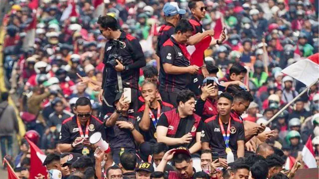 Pawai Timnas Indonesia U-22 Meriah, Erick Thohir Beri Peringatan - GenPI.co