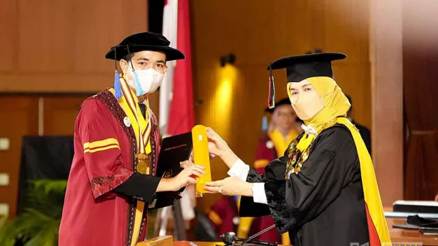 Rohman Hikmat, Penerima Beasiswa Bidikmisi Jadi Wisudawan Terbaik Unpad - GenPI.co