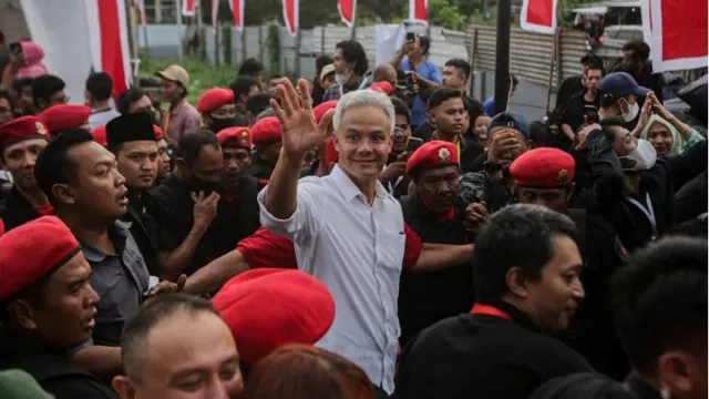 Jokowi Cawe-Cawe Pemilu 2024, Ganjar Pranowo: Hak Politik Kader PDIP - GenPI.co