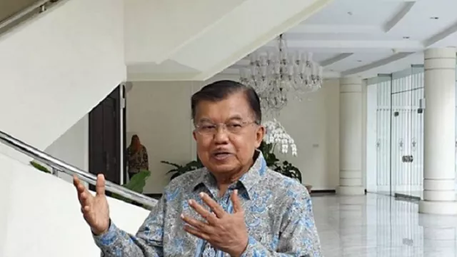 CEK FAKTA: Sekongkol dengan Johnny G Plate, Jusuf Kalla Tersangka Korupsi BTS - GenPI.co