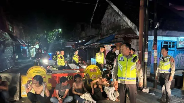 Polisi Tangkap Sejumlah Pemuda Hendak Tawuran di Bogor, Jawa Barat - GenPI.co Polisi Tangkap Sejumlah Pemuda Hendak Tawuran di Bogor, Jawa Barat - GenPI.co