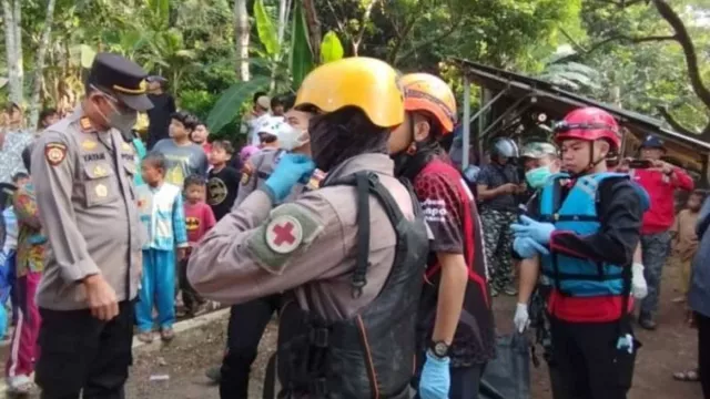 Seorang Anak Tenggelam di Cianjur Ditemukan Setelah 4 Hari Pencarian - GenPI.co