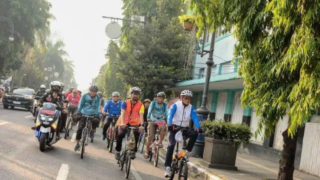 Atasi Masalah Polusi dan Urai Kemacetan, Kota Bandung Galakkan Budaya Bersepeda - GenPI.co