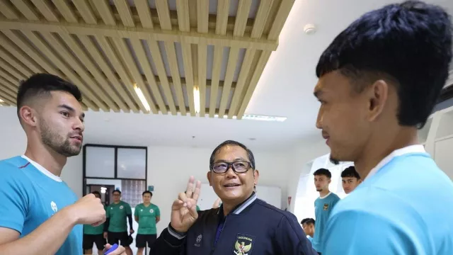 Witan dan Rizky Ridho Telat ke Timnas Indonesia, Sumardji Sentil Persija - GenPI.co