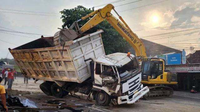 2 Orang Meninggal Dunia dalam Peristiwa Kecelakaan di Semarang - GenPI.co