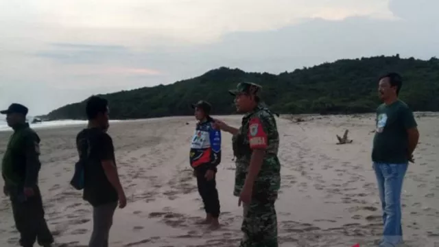 Wisatawan Tenggelam di Pantai Pasir Putih Sukabumi Belum Ditemukan - GenPI.co